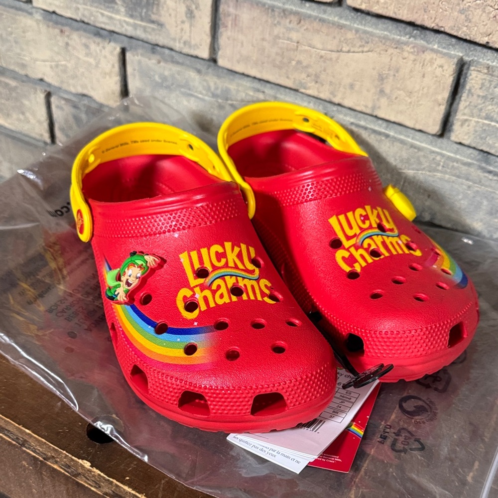 Lucky Charm Charm Crocs Women’s 8 men’s 6